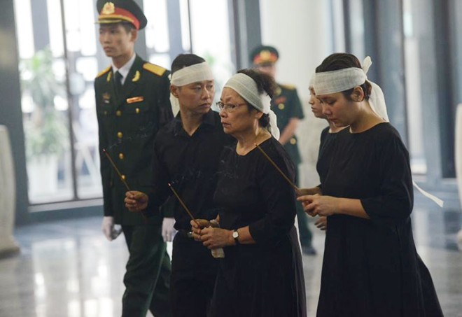 Bong Mai ngat trong tang le nhac si An Thuyen-Hinh-2